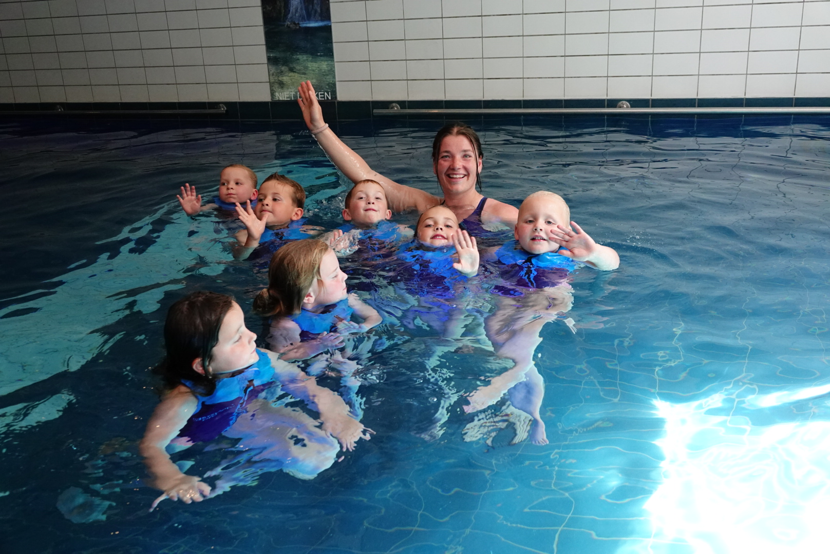 Kinderen tijdens de zwemles